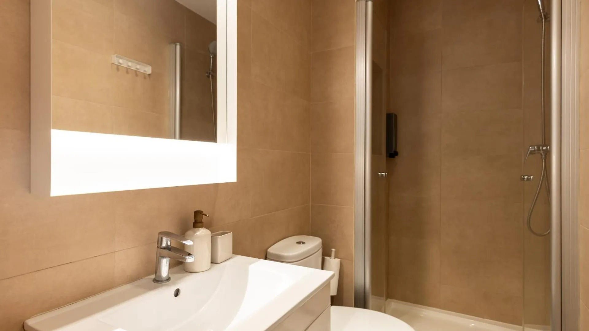 Deco Apartments Barcelona-Sants 0*, Barcelona
