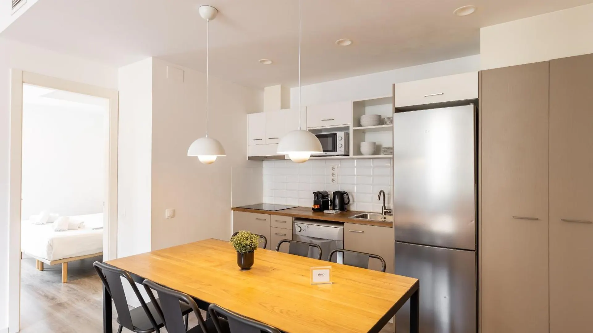 Deco Apartments Barcelona-Sants 0*, Барселона