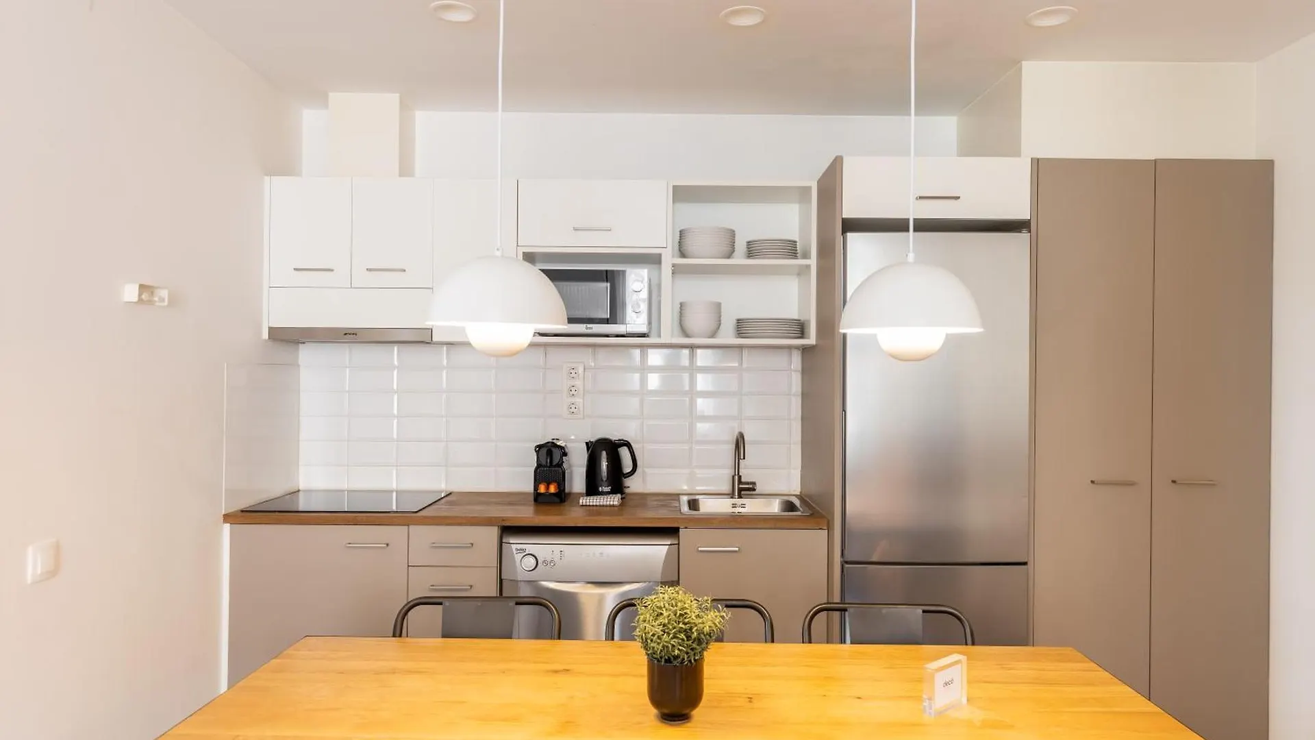 Deco Apartments Barcelona-Sants 0*, Барселона Испания
