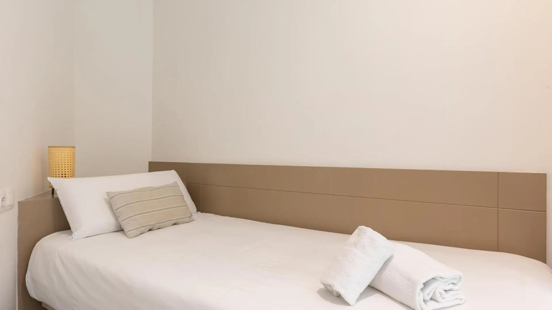 Deco Apartments Barcelona-Sants Барселона