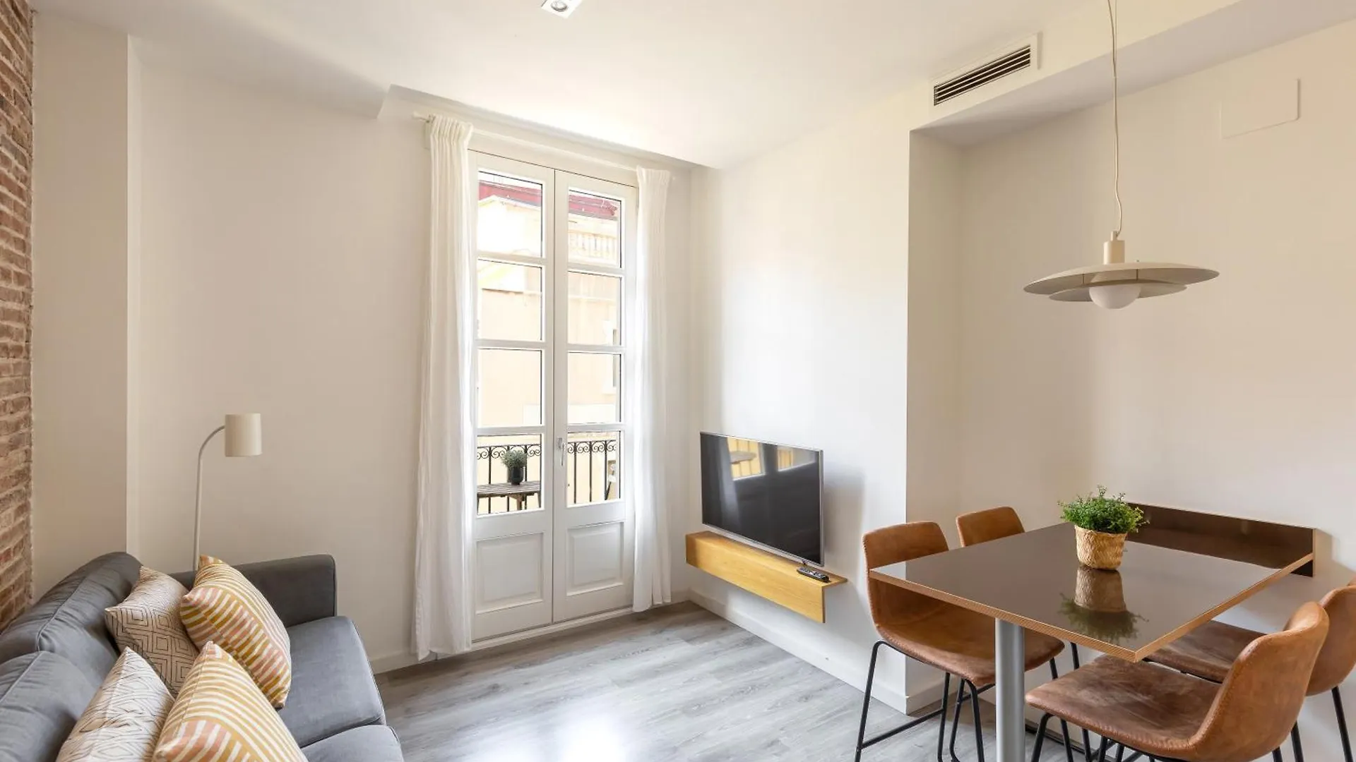 Deco Apartments Barcelona-Sants
