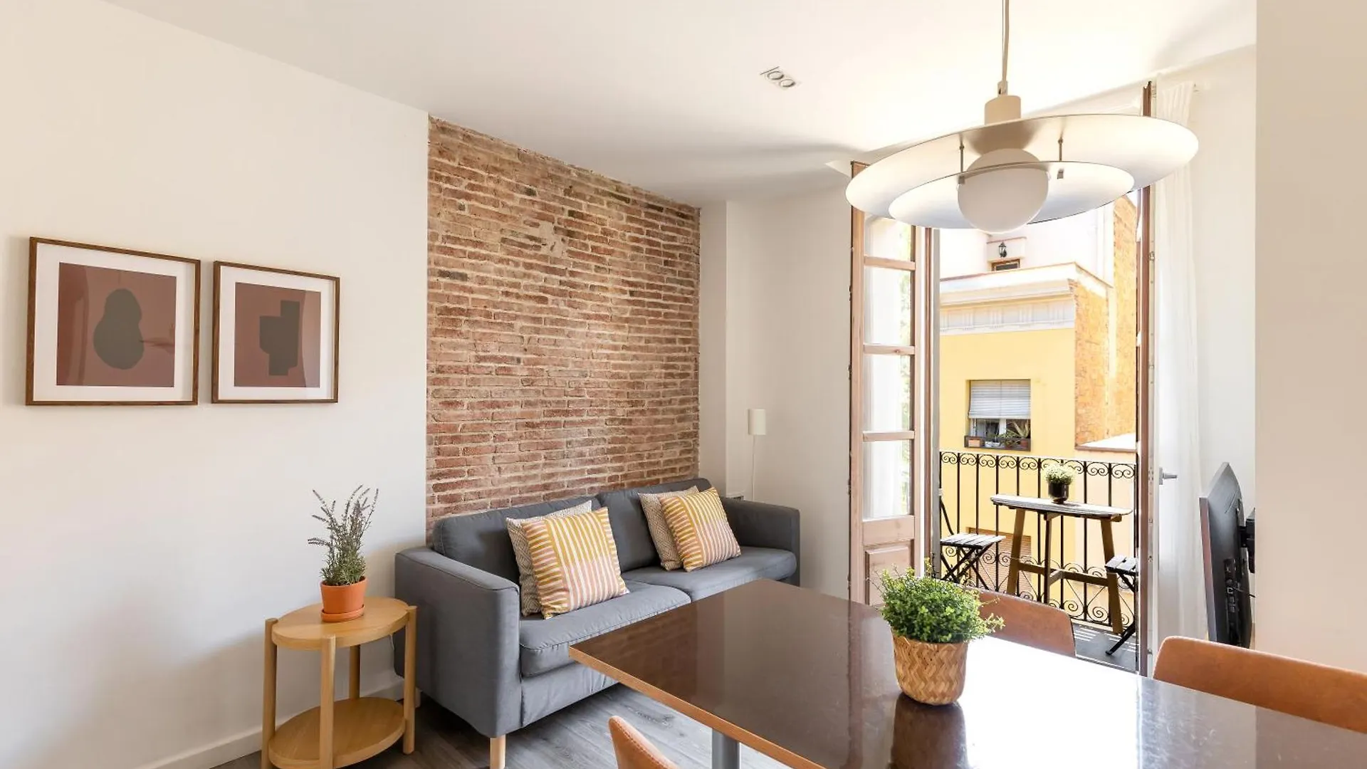 Deco Apartments Barcelona-Sants 0*, Барселона Испания