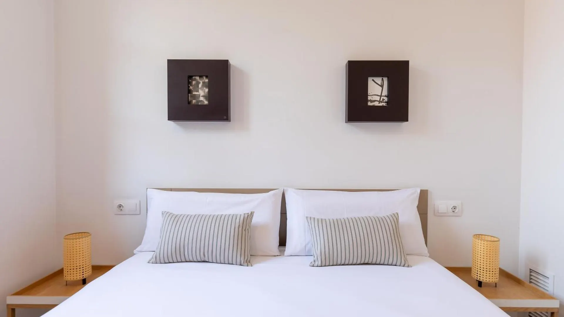 Deco Apartments Barcelona-Sants 0*, Барселона Испания