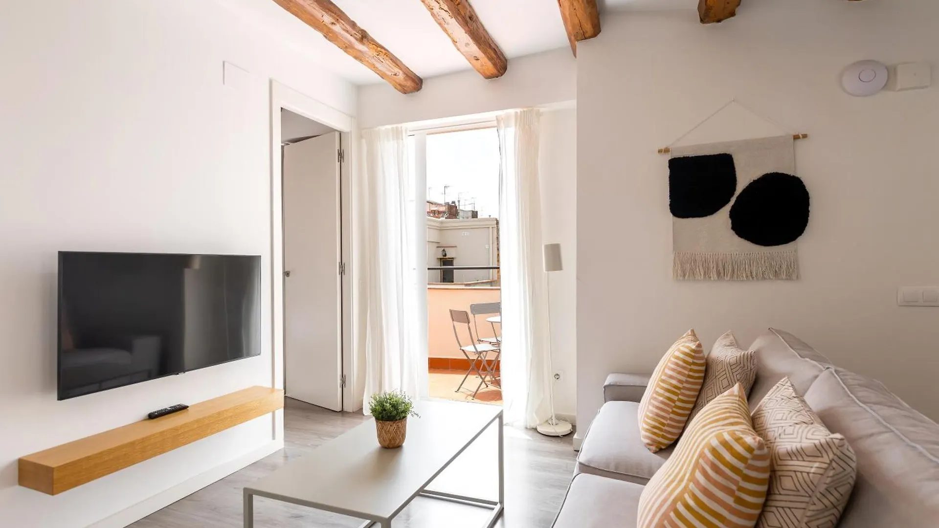 Deco Apartments Barcelona-Sants 0*, Барселона