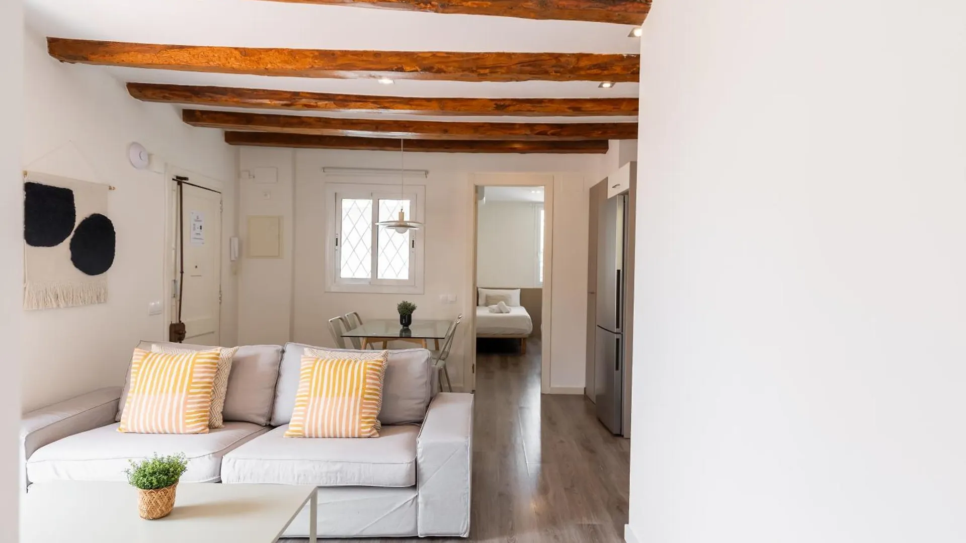Deco Apartments Barcelona-Sants 0*, Барселона Испания