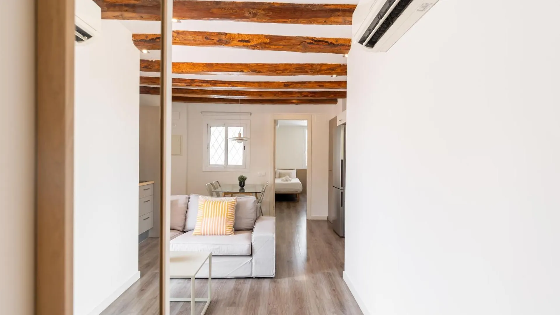 Deco Apartments Barcelona-Sants 0*, Барселона Испания